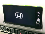 【メーカー純正9型ナビ】インテリアに溶け込むスタイリッシュな「専用設計」メーカーナビを装備♪視認性や操作性など基本性能にも優れ、より上質なカーライフをお楽しみいただけます。