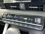 左右独立温度コントロールフルオートエアコンです。運転席、助手席それぞれで独立して温度設定ができます。冷え性の方が乗っても安心ですね♪