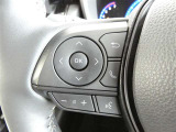 ステアリングスイッチ付き。オーディオの操作やハンズフリー通話も前方から目を離すことなく操作することが可能です。