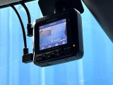 【ドライブレコーダー】安心・安全なカーライフに必須のドライブレコーダーを装備!走行中はもちろん、あおり運転や事故に遭遇した際の状況も映像で記録し、万一のリスクに備えます。