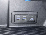 充電用USB端子付き。スマートフォンなどの充電に便利です。