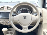 インテリアに合わせたデザインのステアリングは、運転される方のことも考え、運転しやすい形状、大きさです。是非一度、実際に触ってお確かめください。
