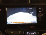 バックモニター付き。駐車の際のサポートとなり、必須アイテムのひとつですよね。それでも、バックする際は必ずご自身の目で確認をしてください。