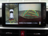 パノラミックビューモニター付きです。車両を上から見たような映像をディスプレイオーディオ画面に表示。運転席からの目視だけでは見にくい、車両周辺の状況をリアルタイムでしっかり確認できます。