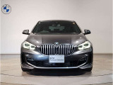 BMW代表的な特徴のキドニーグリル。BMWのすべてのモデルに採用され、BMWらしさを強調しております。