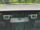 【アイサイト】前方の車両等を検知し、衝突しそうな時は警報で注意を促し、ブレーキを踏む力をサポート。ブレーキを踏めなかった場合は衝突被害軽減ブレーキが作動、衝突回避をサポートします。