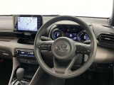 運転席まわりです。 各操作スイッチは使いやすい位置に配置されてます。