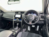 運転席まわりです。 各操作スイッチは使いやすい位置に配置されてます。