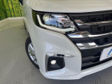 【LEDヘッドライト】悪天候や夜間走行時も良好な視界を確保し安心して運転できる高輝度LEDヘッドライトを装備!点灯速度が早く、消費電力も抑えられています。