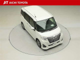 両側パワースライドドア付きだから、狭い駐車スペースなどでの乗り降りラクラク♪小さなお子さまのいるご家庭には嬉しい装備です。