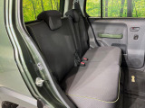 後部座席も気になるようなキズ・汚れやへたり等、大きなダメージはなく、良好な状態です。