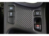 燃費優先のECO。パワー優先のSPORT。走りと燃費のバランスに優れたNORMAL。気分や走行状況に合わせて走りを選べるドライブモードセレクトが装備されています。