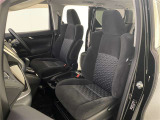 厚みがあって、座り心地のいいシート。運転席も助手席もリラックスしてゆったりと座れます♪