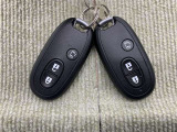 キーを取り出さずにドアを施錠&解錠。クルマの始動も可能です。