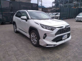 広々とした車内空間に優れた燃費性能。更にデザインも上質で人気のお車です!