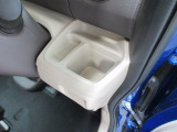 運転席右側の手の届きやすい位置にもドリンクホルダーがあります。