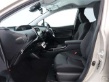 広々とした車内空間に優れた燃費性能。更にデザインも上質で人気のお車です!