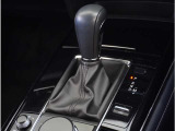 【シフトレバー】シフトもとても操作しやすいデザインになっております。運転する人の事を第一に考えた操作性の高い仕様です。