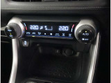 ディーラーは高いイメージをお持ちの方、御見積だけでも無料です、お気軽にお尋ねしてください。知っていましたか?ディーラー中古車は整備渡しの整備代は車両本体価格込です。また諸費用も明確なので安心です。