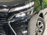 【LEDヘッドライト】悪天候や夜間走行時も良好な視界を確保し安心して運転できる高輝度LEDヘッドライトを装備!点灯速度が早く、消費電力も抑えられています。