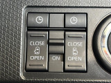 【両側パワースライドドア】スマートキーや運転席のスイッチで後席両側スライドドアの開閉が可能♪電動だから力を入れてドアを開ける必要が無く、小さなお子様でも簡単に開け閉めでき快適です♪