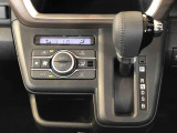 温度を設定すれば、自動で車内の温度管理をしてくれる優れものです♪ATミッションで運転楽々