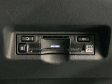 高速道路で便利な【ETC2.0】を装備しています。光ビーコン搭載で渋滞情報などナビゲーションと連動することで機能も充実いたします。他、観光施設に立ち寄るための高速料金割引サービス等もございます。