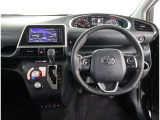 見通しのよいすっきりとした視界で、誰でも運転しやすいです。運転のしやすさは疲れにくさにも繋がりますよ♪