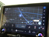 メーカー装着のディスプレイオーディオを装備しております。