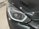 LEDヘッドライトは、点灯の瞬間から最大光量を発揮し、突然暗くなるトンネルなどでの安定感を高めます。
