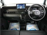 運転にかかわる様々な操作を安全に行えるように視点移動が少なく、操作性に配慮されたスイッチ類が凝縮されたコクピットです。