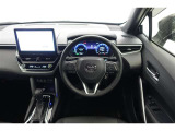 スポーティームード溢れる運転席周りですね。 クイックなドライビングに対応できるよな運転席回りになっています。 ドライブがますます楽しくなりますね!