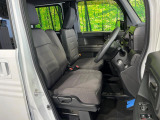 運転席シート廻りは使用感も少なく、良好な状態となっています。丁寧に使われていたことがよくわかりますね。