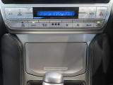 左右独立温度コントロールフルオートエアコンです。運転席、助手席それぞれで独立して温度設定ができます。冷え性の方が乗っても安心ですね♪