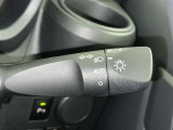 【オートライト】車外の明るさに応じて自動的にライトの点灯・消灯をしてくれます