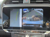 後方カメラ映像と左側面映像で確認できます。