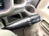 【オートライト】周りの明るさに応じて自動でヘッドライトの点灯・消灯ができる機能です!ライトの付け忘れ・消し忘れなどが無くなり、雨の日や夕方の走行も安心!トンネル通過時も便利ですね♪