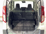 シート背面と荷室フロアは、汚れに強い防汚仕様☆泥のついたシューズや濡れた荷物などを積んでも、拭き取りやすくて安心!