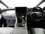 上質で落ち着いた印象のインパネ。視界も広々で運転しやすいです。