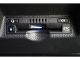ETCはナビ連動機能付です。利用日や料金の確認がモニターで出来て便利ですよ。納車前には使用できるようにセットアップをさせていただきます。ETCカードの取扱もしておりますのでご相談下さいね。