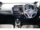 操作性に優れた運転席となります!小物入れや各ボタンの配置にこだわり、使いやすいです!座り心地もよく視認性も良好なのでロングドライブもお任せ下さい!