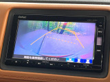 【バックカメラ】駐車時に後方がリアルタイム映像で確認できます。大型商業施設や立体駐車場での駐車時や、夜間のバック時に大活躍!運転スキルに関わらず、今や必須となった装備のひとつです!