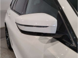 BMWのミラーは車種によって異なりますがレーンチェンジウォーニングが装備されております。詳しくは当店スタッフまでお問い合わせくださいませ。