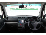 ステアリングの剥げもありません!! 運転する際に目に付くところですので綺麗な方がいいですよね☆ またダッシュボードも綺麗ですよ☆何か剥がした跡がベタベタ残っていると目に付いて嫌ですよね!