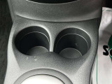 センターコンソール前方にカップホルダーがございます。