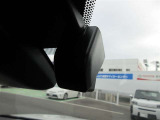ドライブレコーダー付き車の走行状況を記録することが出来ます。もしも事故に巻き込まれた時、具体的な事故状況を第三者に伝えられる可能性が有り、大変便利です。