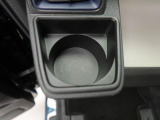カップホルダーは運転席や助手席からちょうど手の届く位置です!!