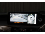 上から車両を見下ろしたような映像をナビゲーション画面に表示する「パノラミックビューモニター(床下透過表示機能付き)も搭載しています。
