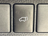 【パワーバックドア】スマートキーや運転席のボタンを押すだけでリアゲートが自動で開閉します!荷物を持っている時や、高い位置にあるバックドアを閉める際に便利な機能です♪