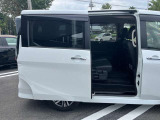 両側電動スライドドア 運転席スイッチやリモコン操作 ドアノブで開閉できます!ハンズフリー機能付き!
